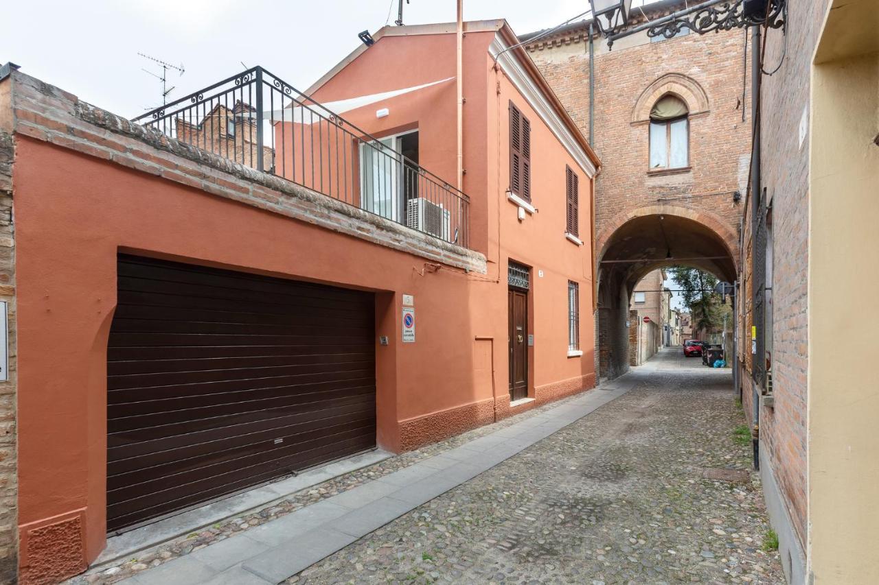 Ferrara Casa Dell'Archivolto Con Garage Apartment ภายนอก รูปภาพ